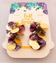 Cargar imagen en el visor de la galería, Aretes con flores naturales. Producto 100% hecho a mano. Una joya de la flora colombiana.