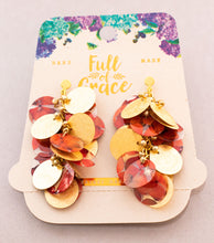 Cargar imagen en el visor de la galería, Aretes con flores naturales. Producto 100% hecho a mano. Una joya de la flora colombiana.