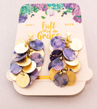 Cargar imagen en el visor de la galería, Aretes con flores naturales. Producto 100% hecho a mano. Una joya de la flora colombiana.