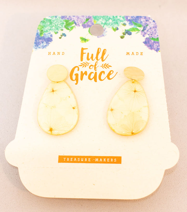 Aretes con flores naturales. Producto 100% hecho a mano. Una joya de la flora colombiana.