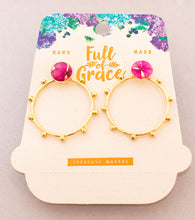 Load image into Gallery viewer, Aretes con flores naturales. Producto 100% hecho a mano. Una joya de la flora colombiana.
