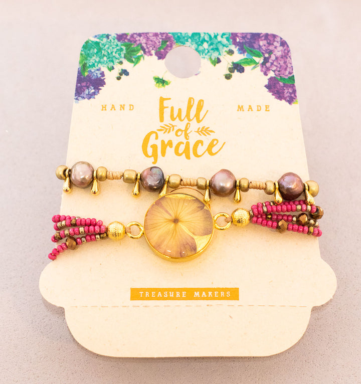 Pulseras con flores naturales. Producto 100% hecho a mano. Una joya de la flora colombiana.