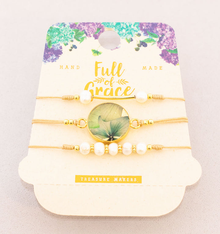 Pulseras con flores naturales. Producto 100% hecho a mano. Una joya de la flora colombiana.