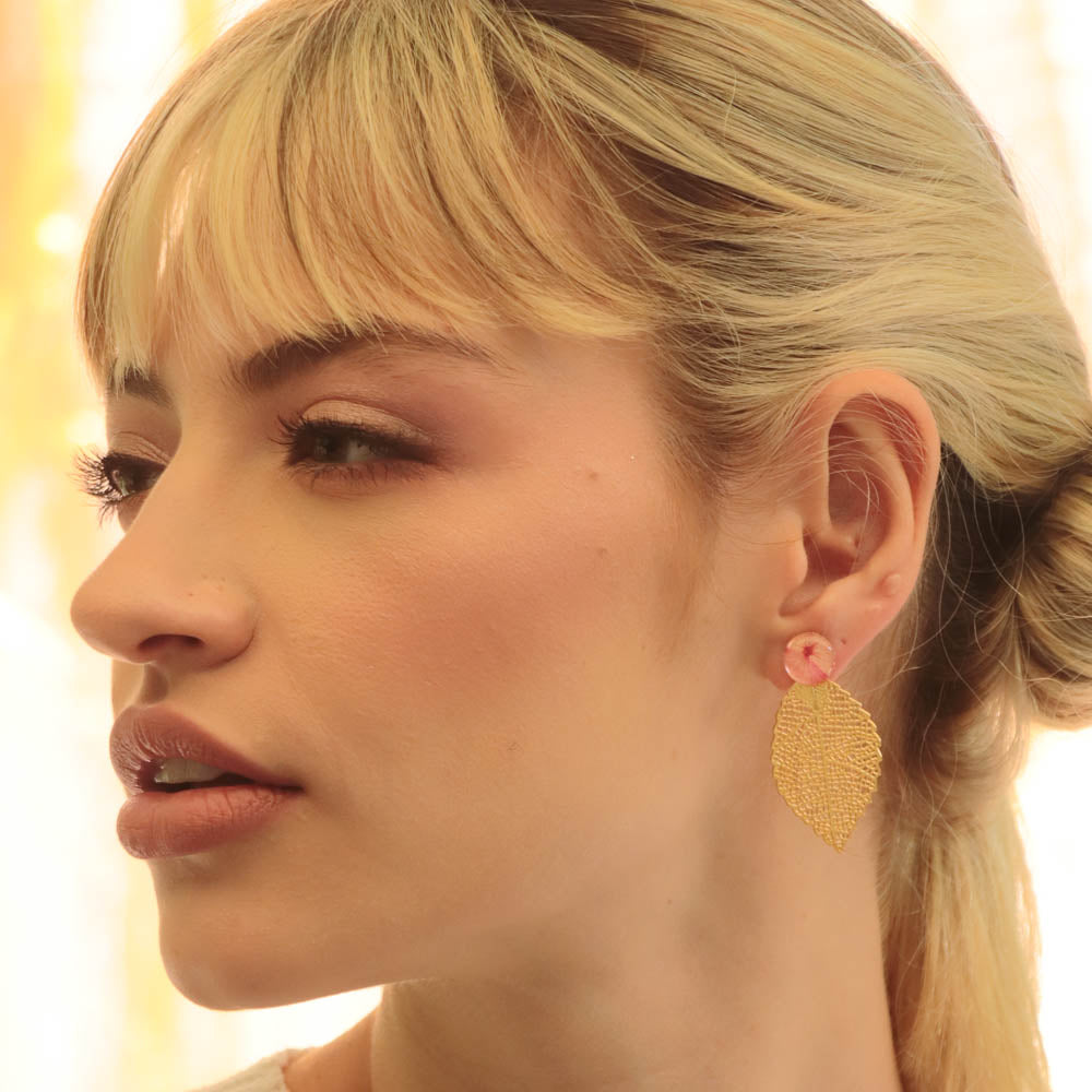 Aretes con flores naturales. Producto 100% hecho a mano. Una joya de la flora colombiana.