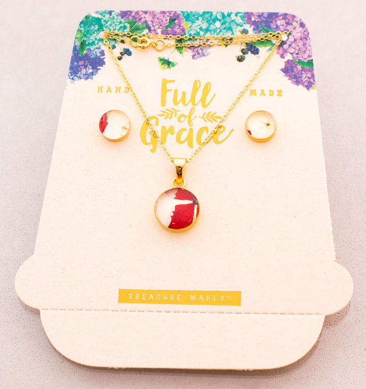 Collar elaborado con flores naturales