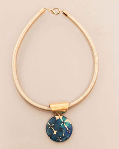 Collar hilos metalizados