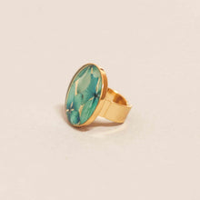 Load image into Gallery viewer, Anillos con flores naturales. Producto 100% hecho a mano. Una joya de la flora colombiana.
