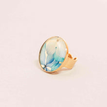 Load image into Gallery viewer, Anillos con flores naturales. Producto 100% hecho a mano. Una joya de la flora colombiana.

