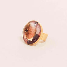 Load image into Gallery viewer, Anillos con flores naturales. Producto 100% hecho a mano. Una joya de la flora colombiana.
