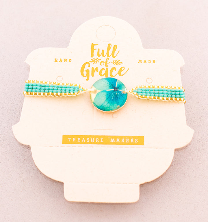 Pulseras con flores naturales. Producto 100% hecho a mano. Una joya de la flora colombiana.