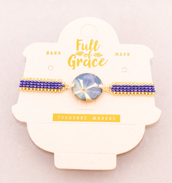 Pulseras con flores naturales. Producto 100% hecho a mano. Una joya de la flora colombiana.