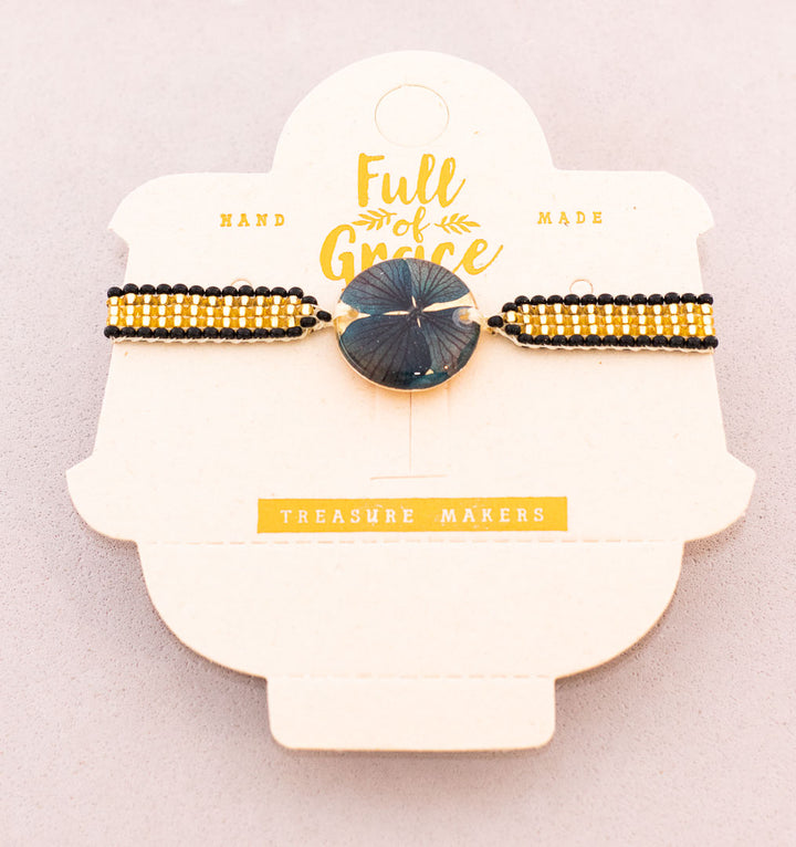 Pulseras con flores naturales. Producto 100% hecho a mano. Una joya de la flora colombiana.