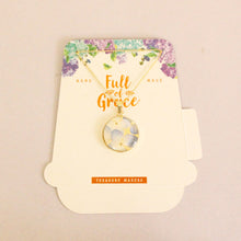 Cargar imagen en el visor de la galería, Collar circular con caja - Mediano
